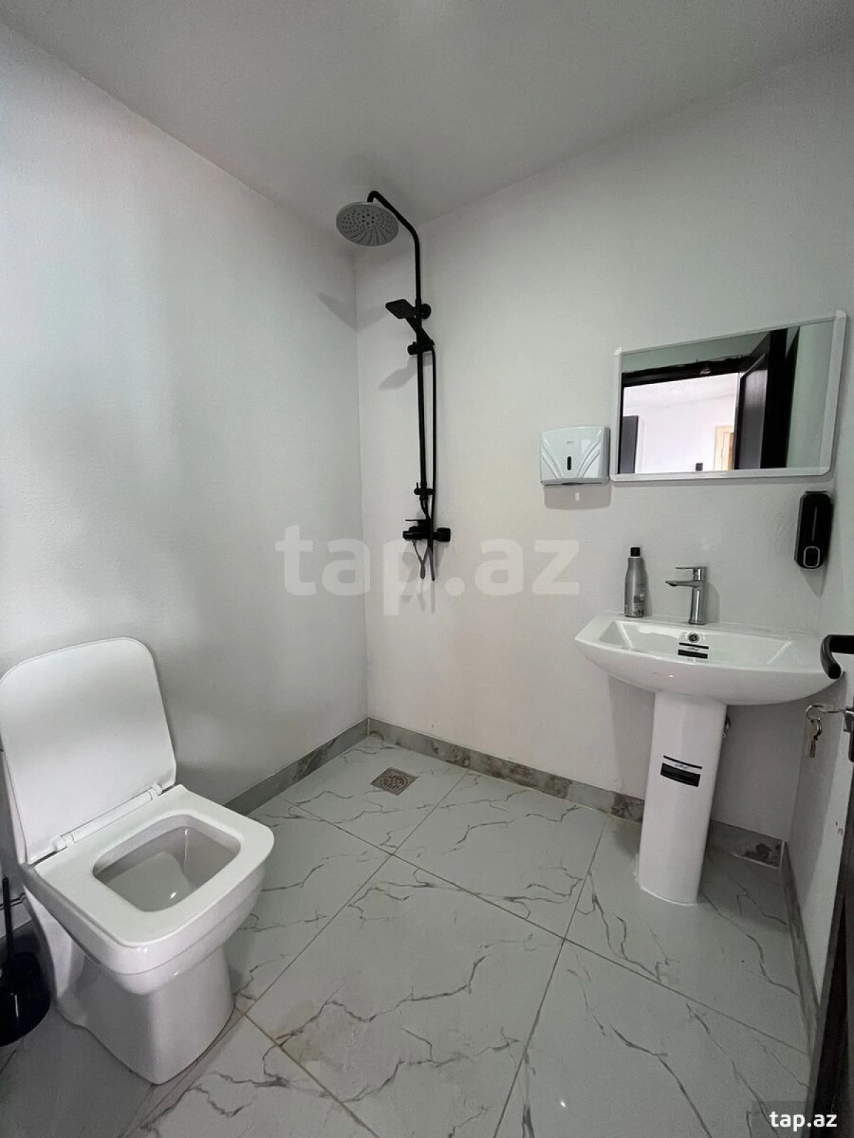 Kirayə verilir 3 otaqlı həyət evi