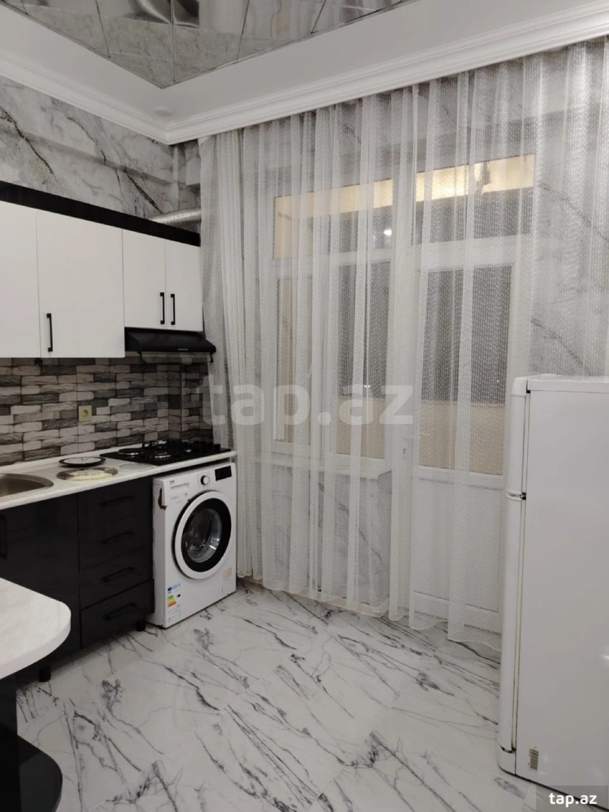 Kirayə verilir 2 otaqlı yeni tikili 78 m²