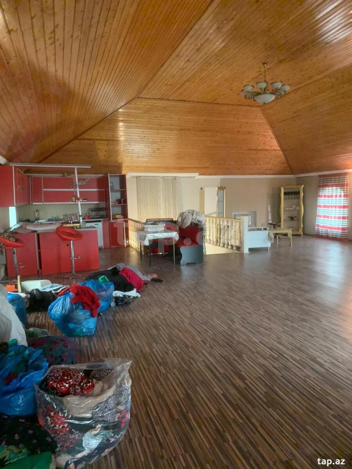 Satılır 6 otaqlı həyət evi