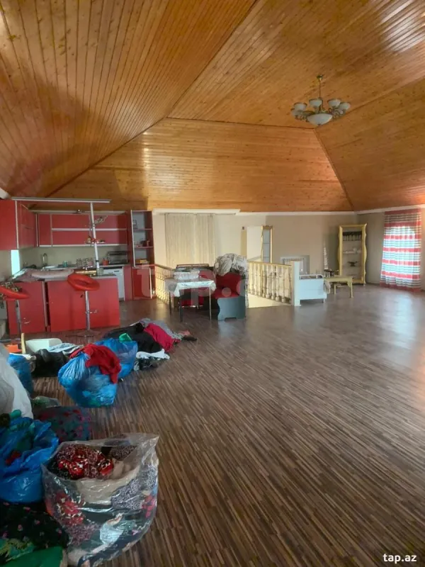 Satılır 6 otaqlı həyət evi