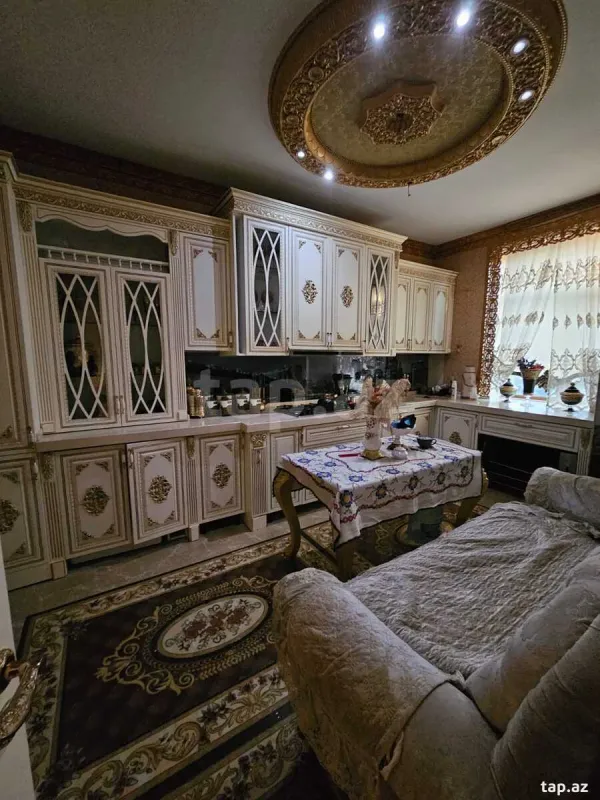 Satılır 6 otaqlı həyət evi