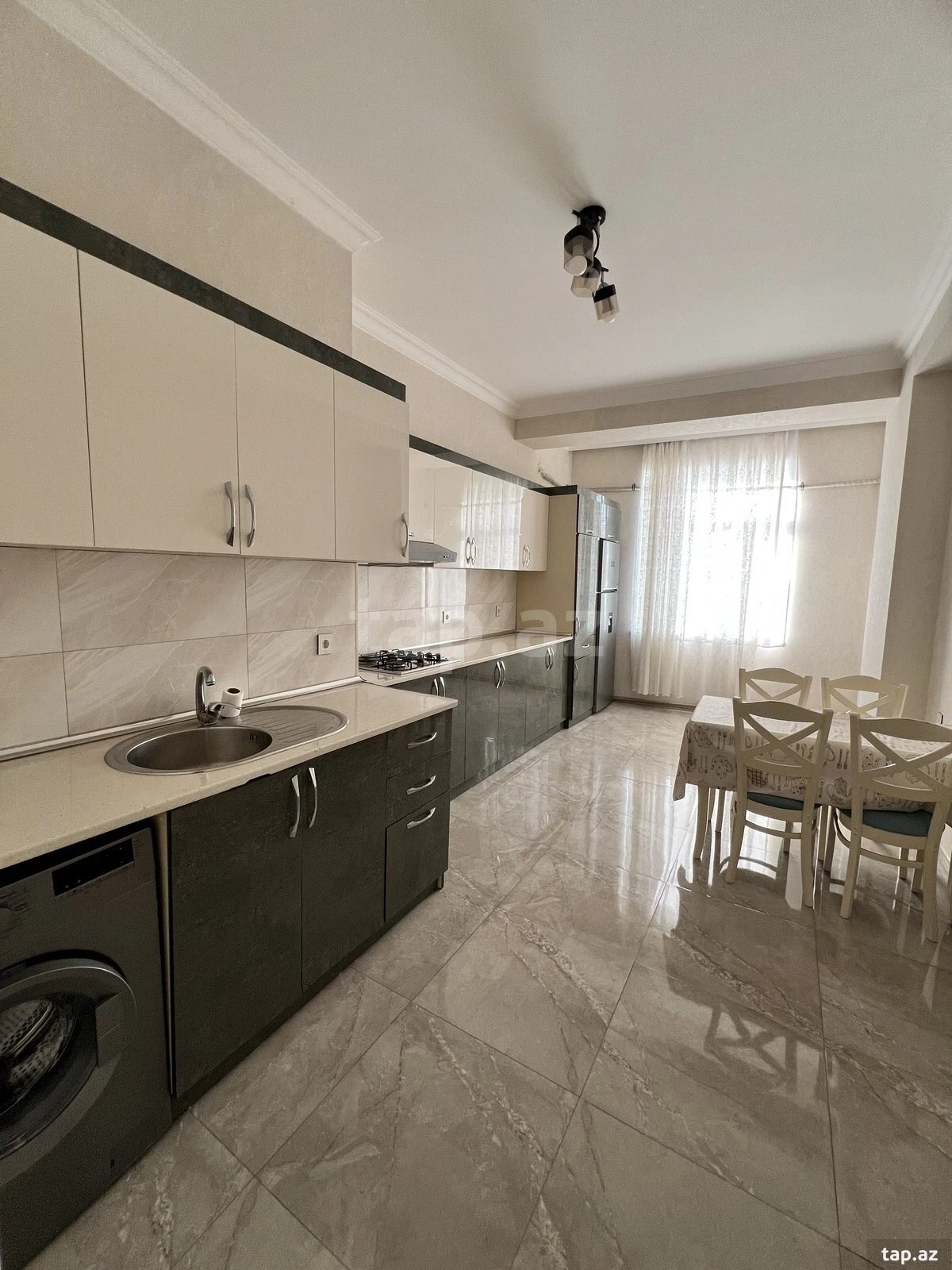 Kirayə verilir 3 otaqlı yeni tikili 120 m²