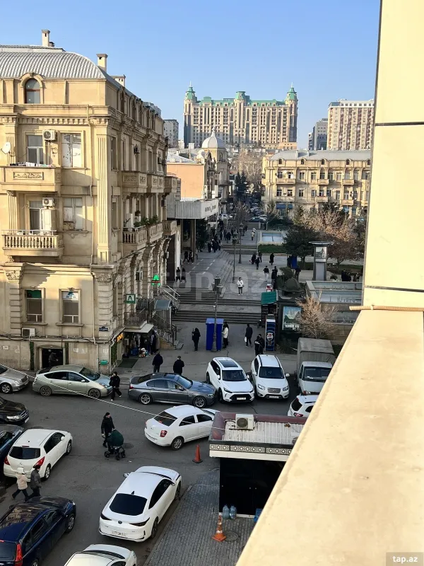 Kirayə verilir 3 otaqlı yeni tikili 120 m²