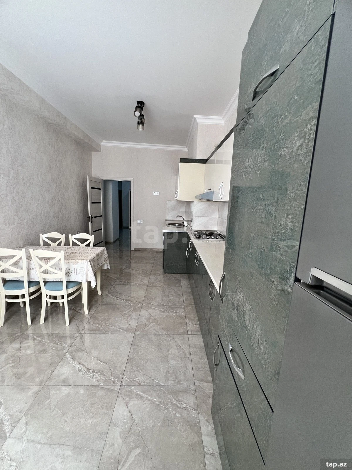 Kirayə verilir 3 otaqlı yeni tikili 120 m²