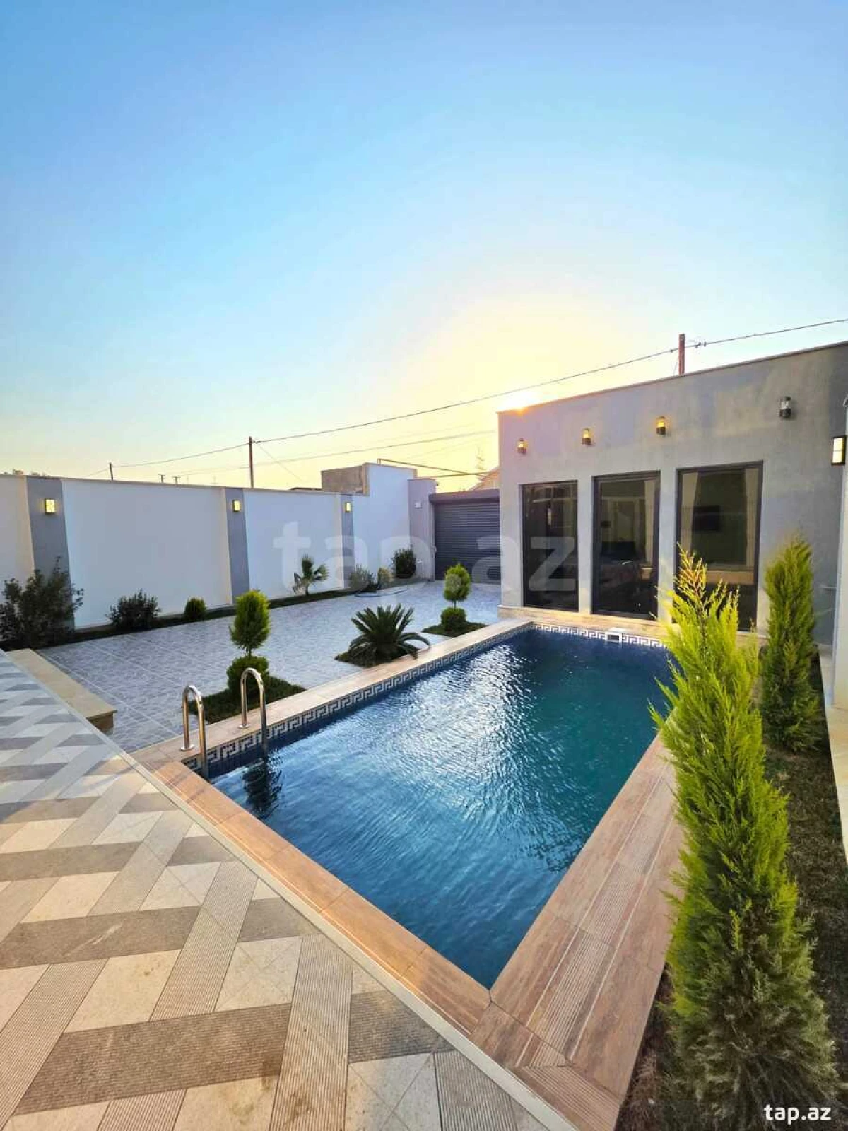 Satılır 4 otaqlı həyət evi