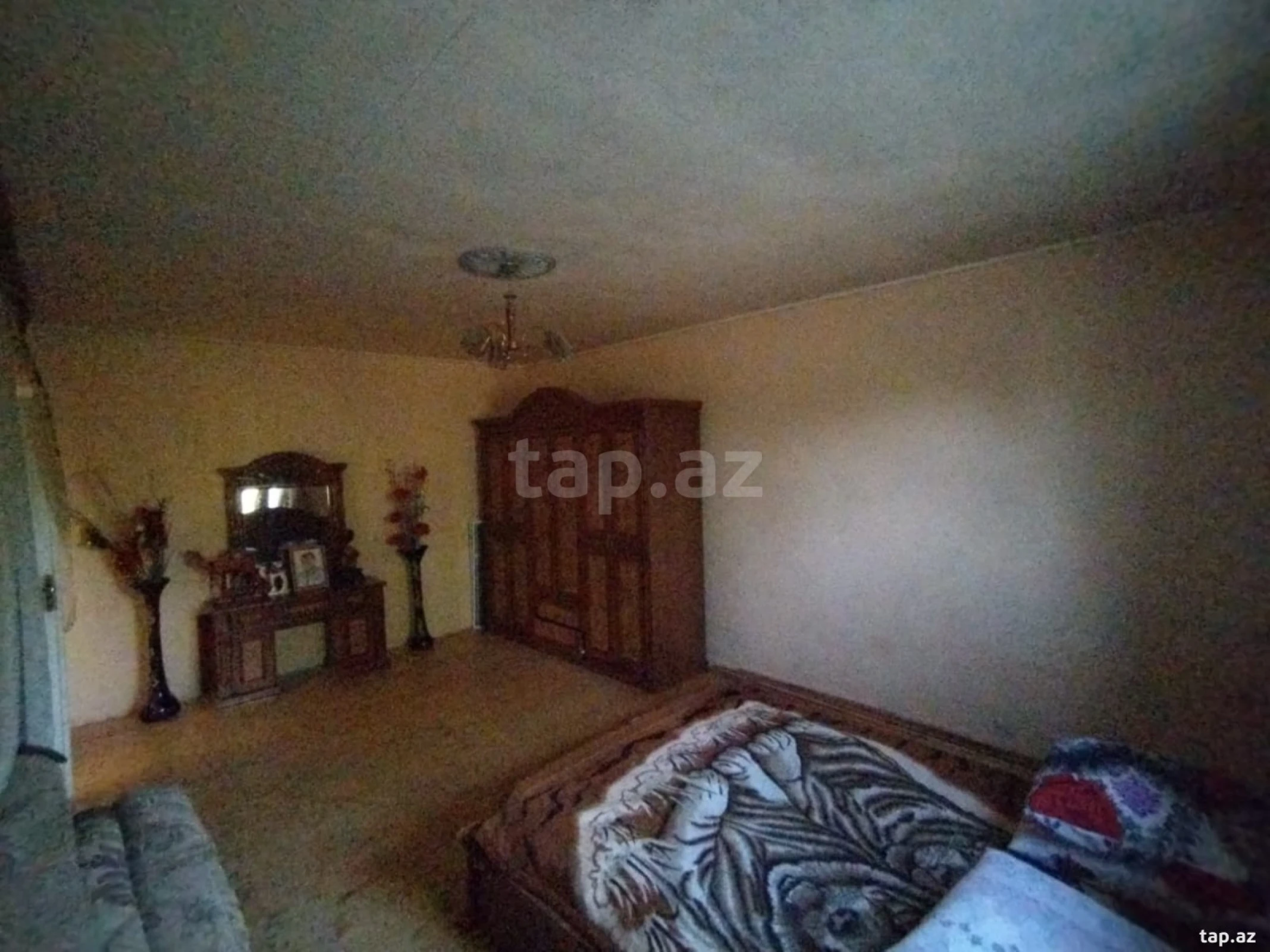 Satılır 6 otaqlı həyət evi