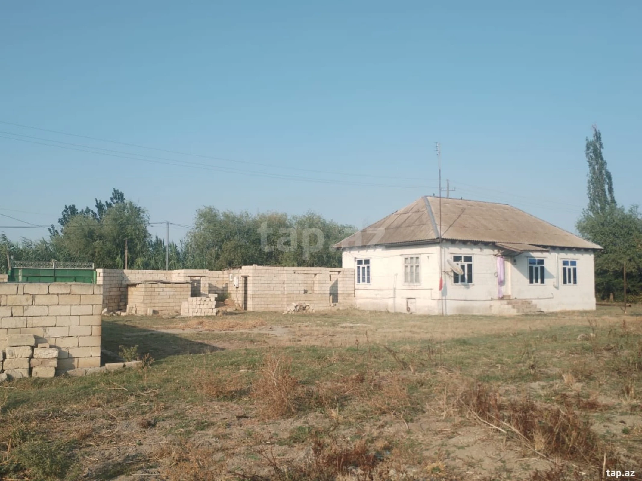 Satılır 6 otaqlı həyət evi