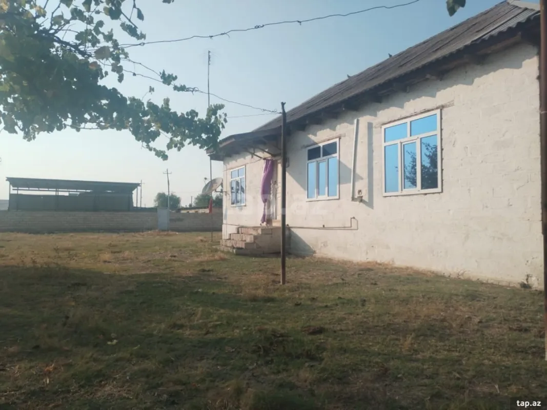 Satılır 6 otaqlı həyət evi