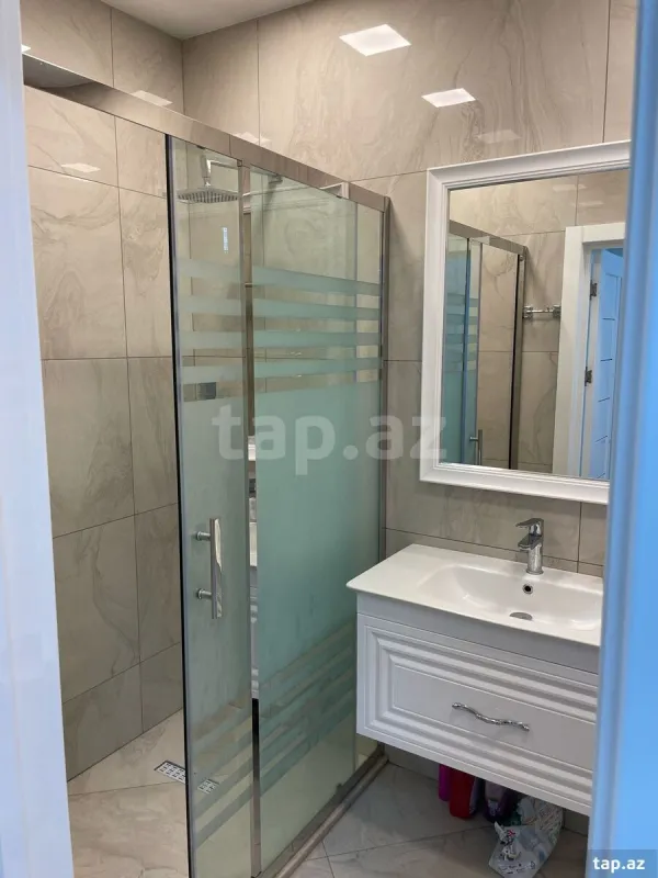 Kirayə verilir 3 otaqlı yeni tikili 100 m²