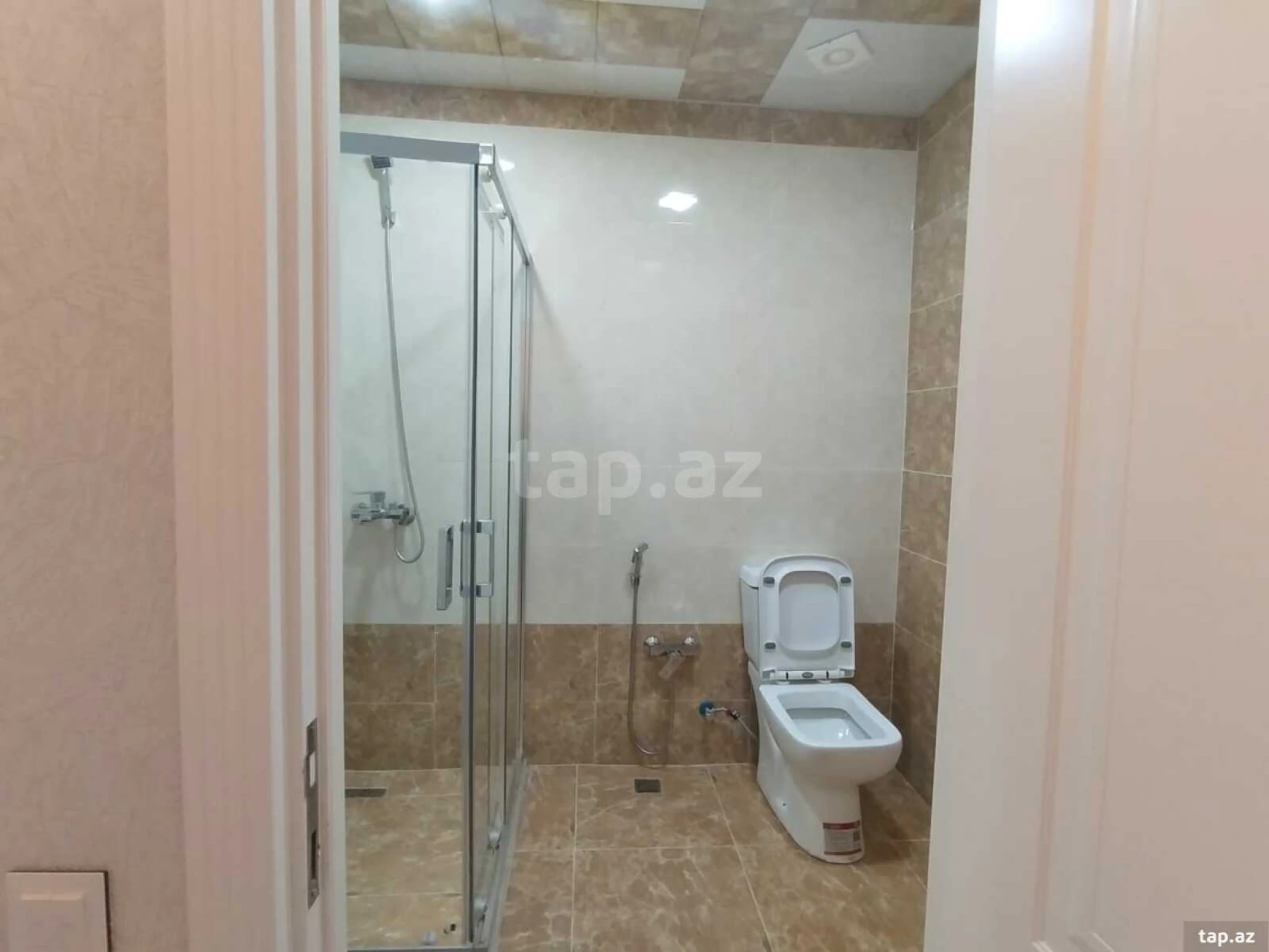 Kirayə verilir 3 otaqlı yeni tikili 130 m²