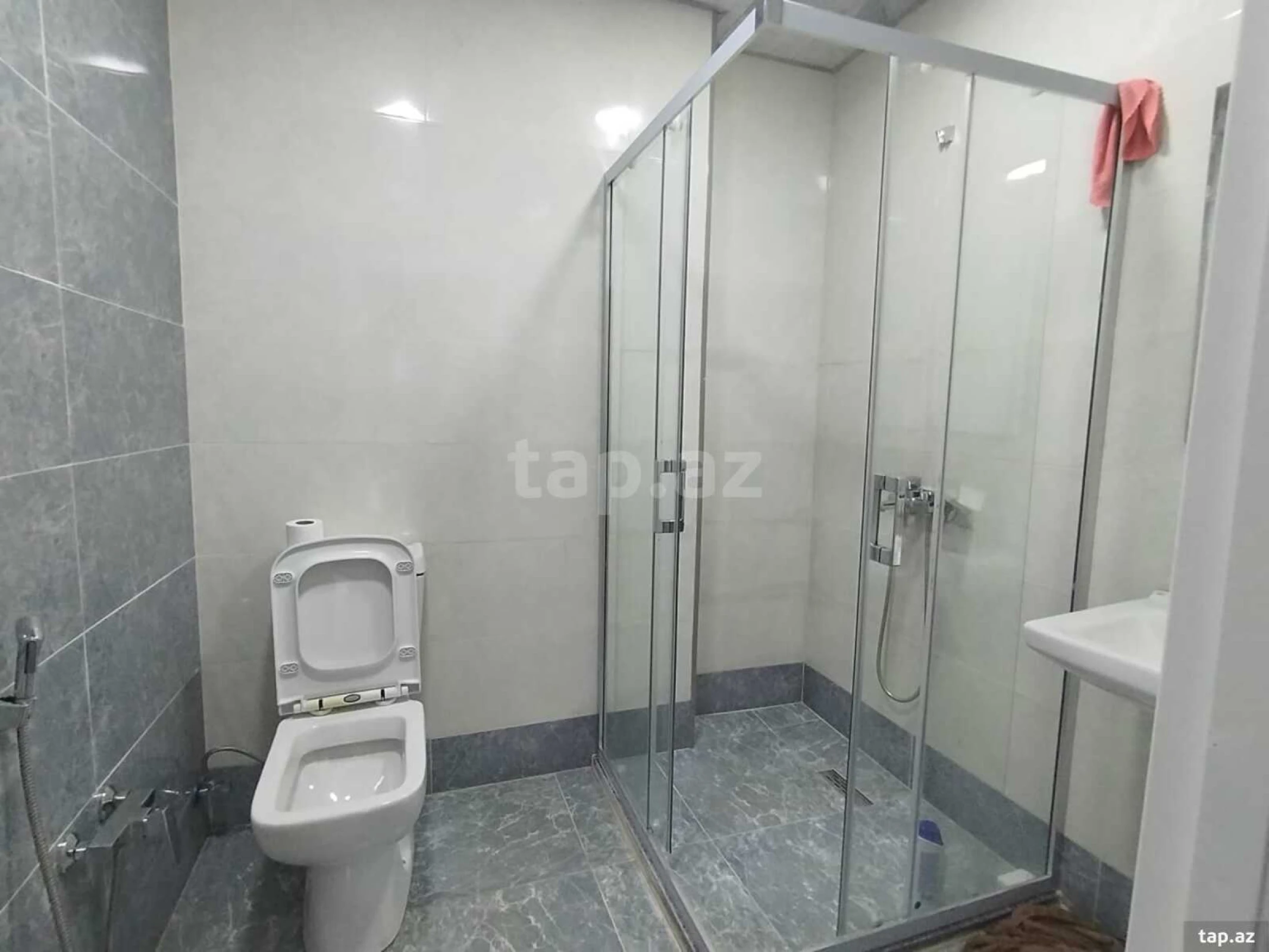 Kirayə verilir 3 otaqlı yeni tikili 130 m²