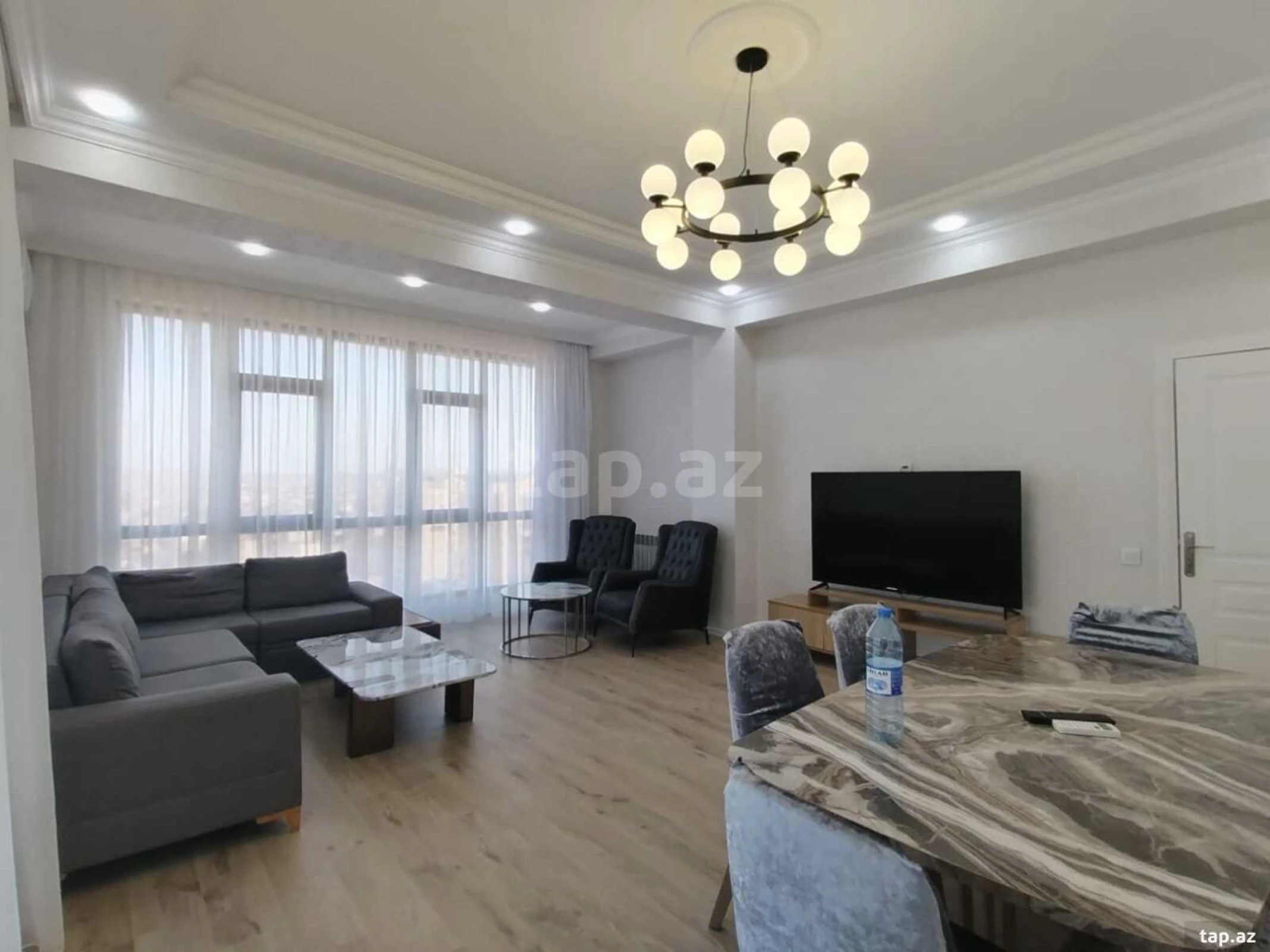Kirayə verilir 3 otaqlı yeni tikili 130 m²