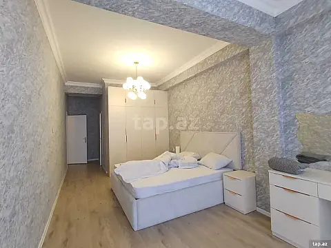 Kirayə verilir 3 otaqlı yeni tikili 130 m²