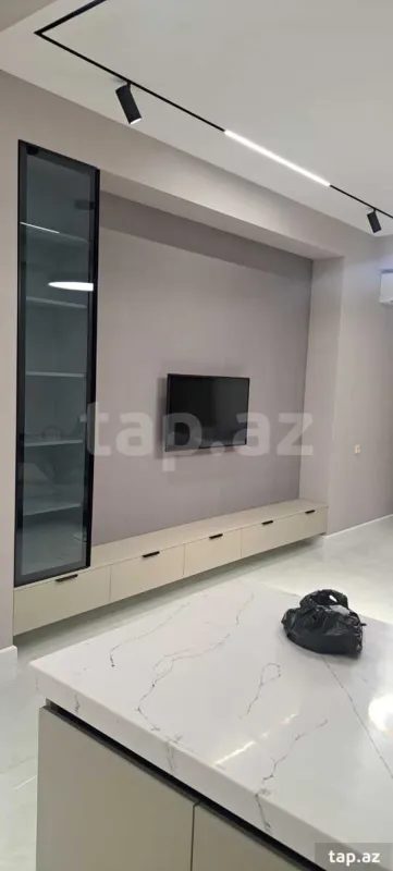 Kirayə verilir 2 otaqlı yeni tikili 65 m²