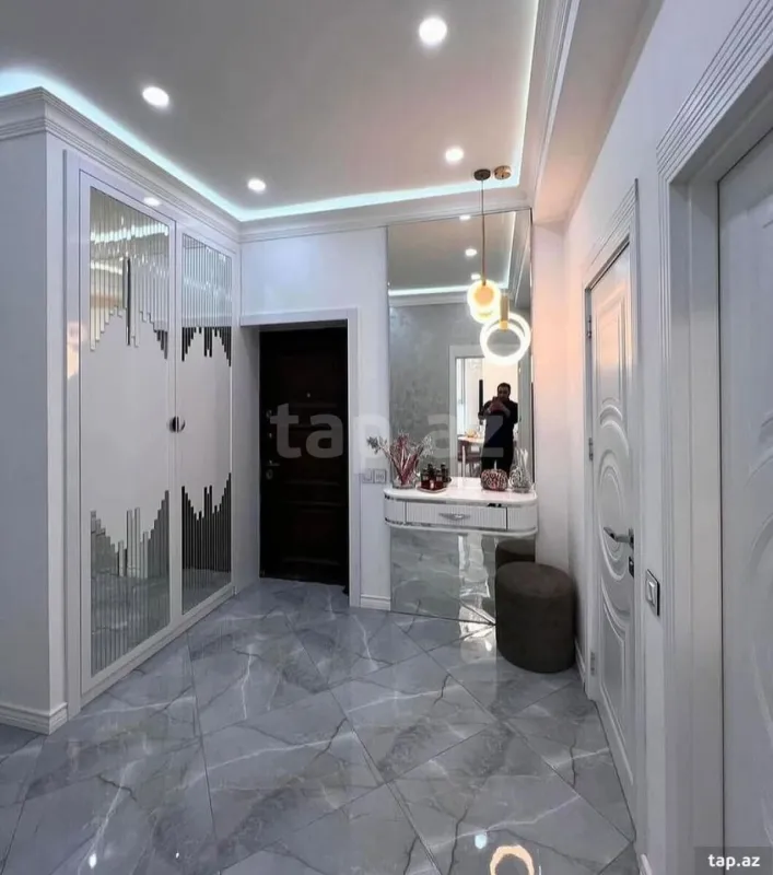 Satılır 2 otaqlı yeni tikili 100 m²