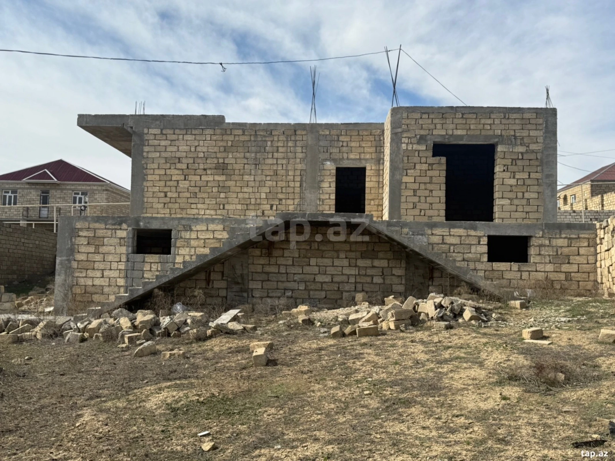 Satılır 6 otaqlı həyət evi