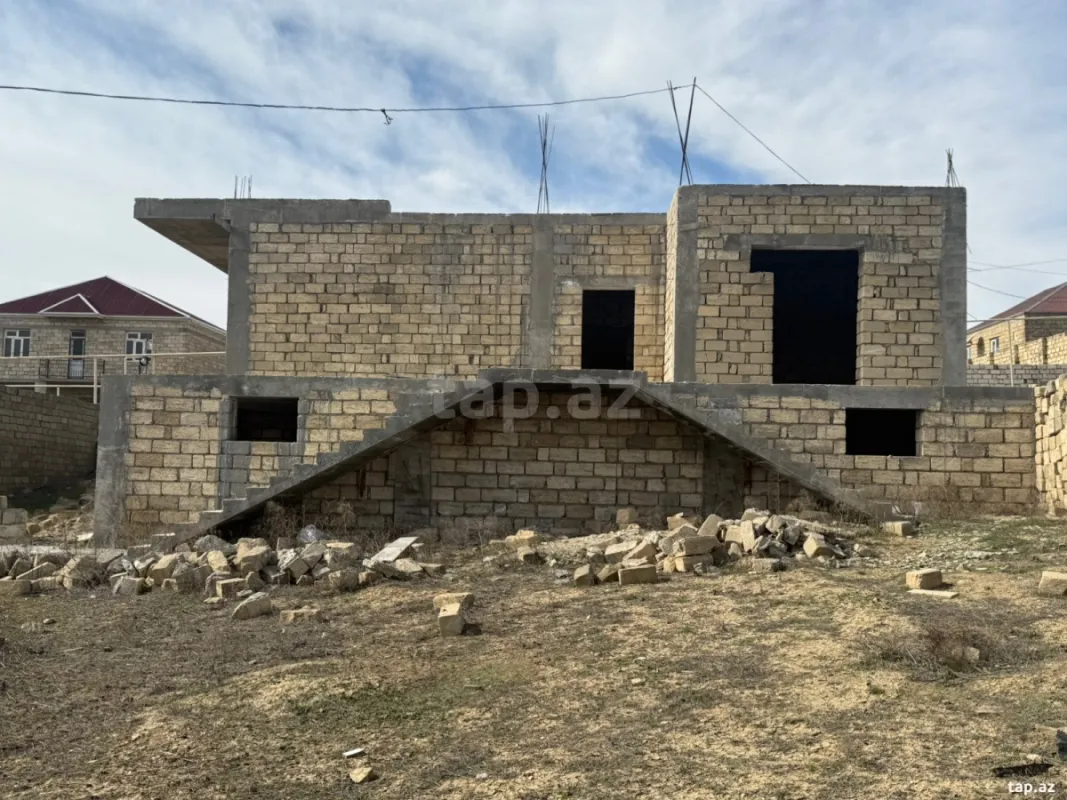 Satılır 6 otaqlı həyət evi