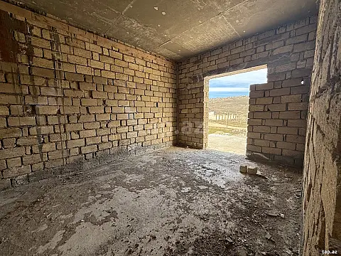 Satılır 6 otaqlı həyət evi