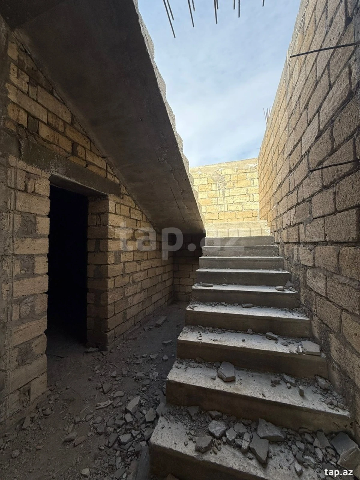 Satılır 6 otaqlı həyət evi