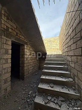 Satılır 6 otaqlı həyət evi