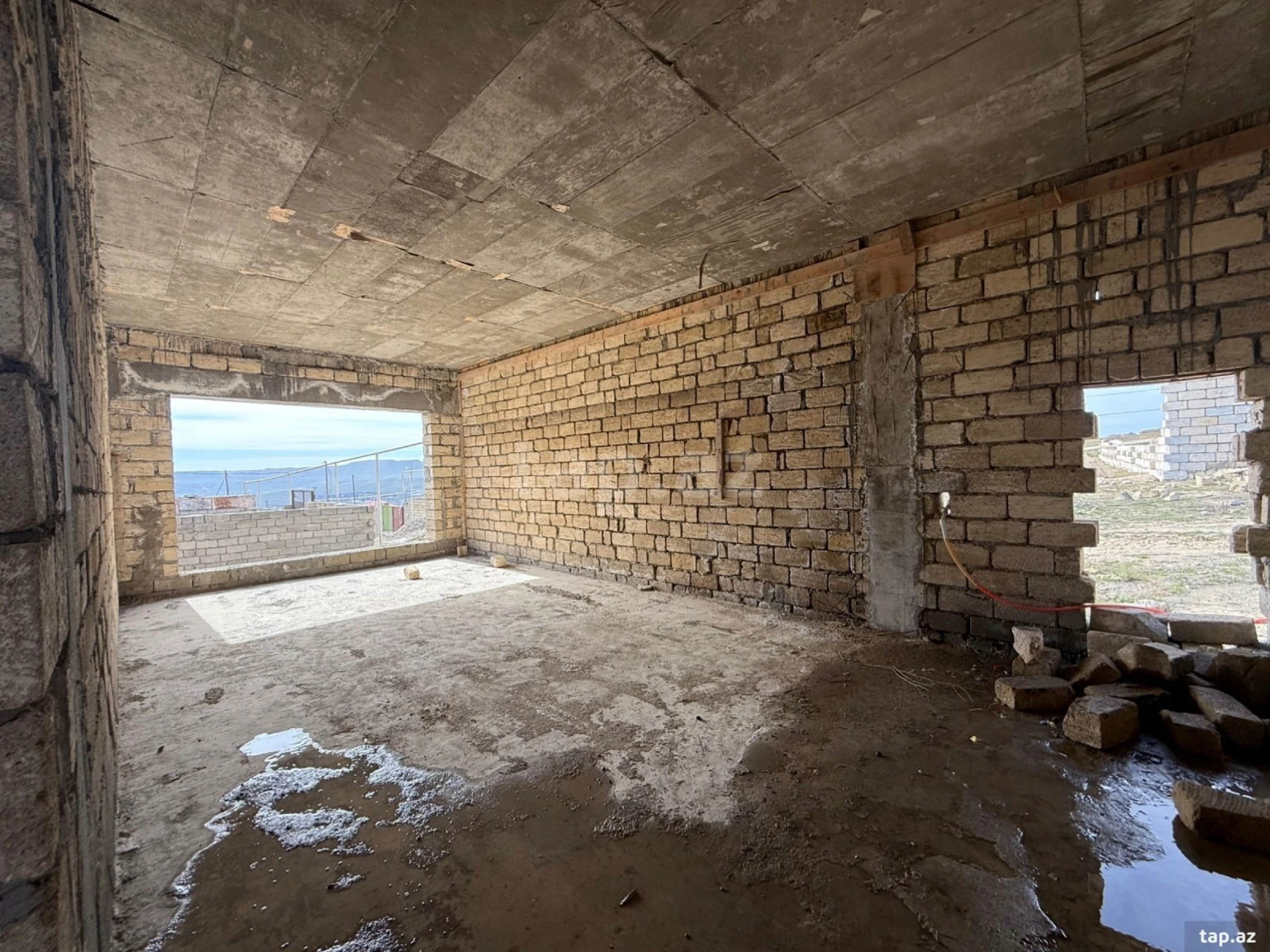 Satılır 6 otaqlı həyət evi