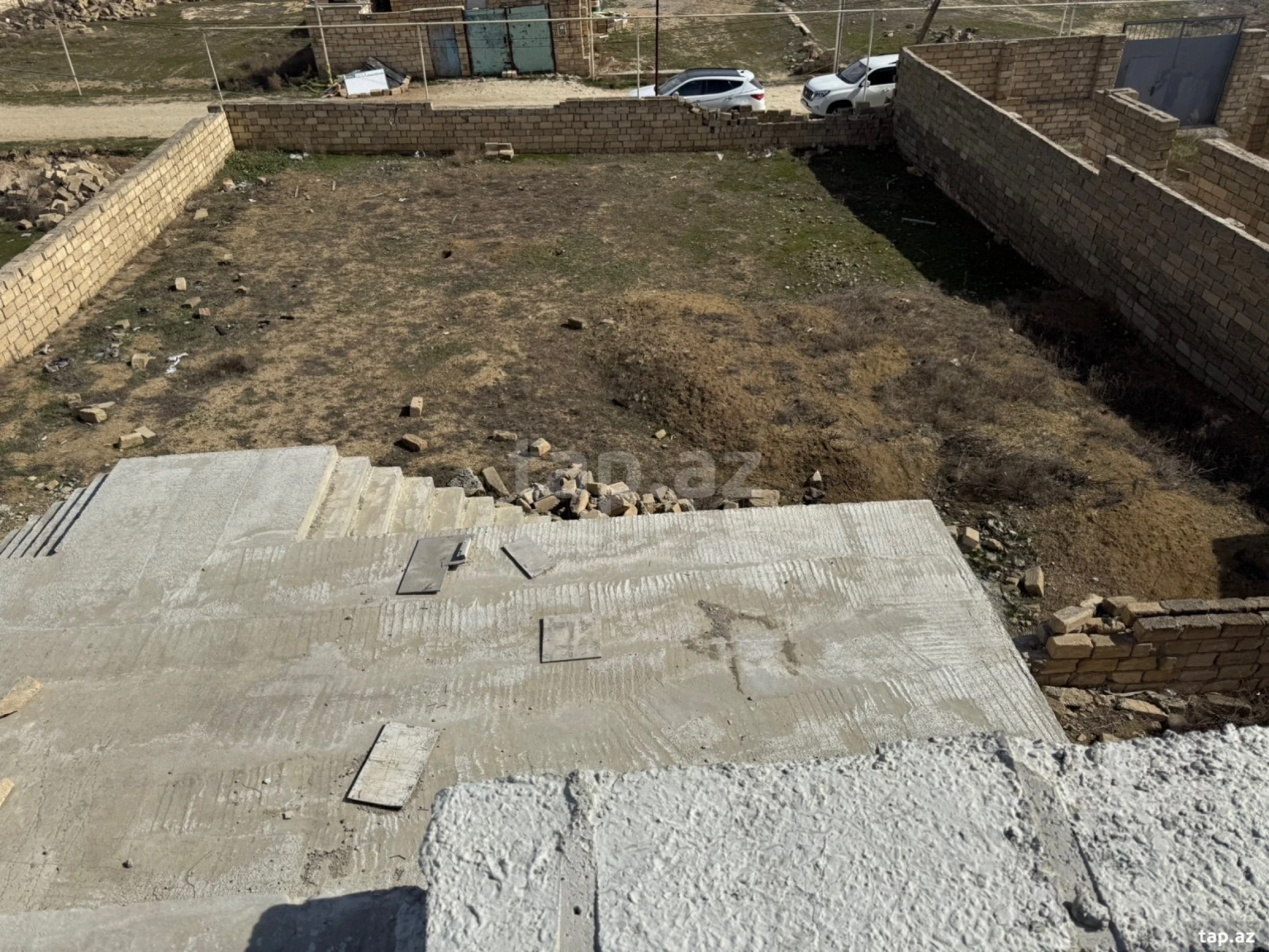 Satılır 6 otaqlı həyət evi