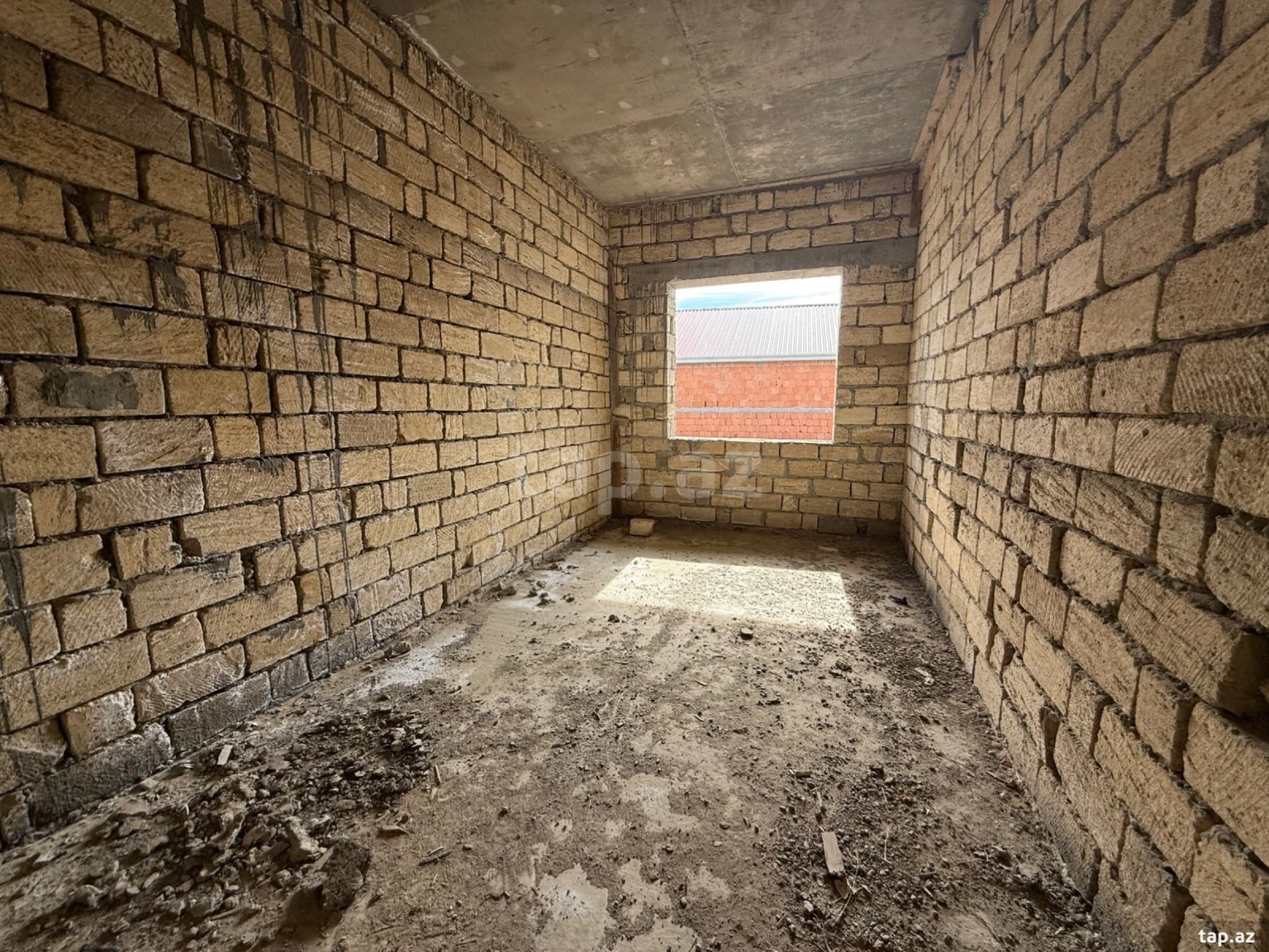 Satılır 6 otaqlı həyət evi