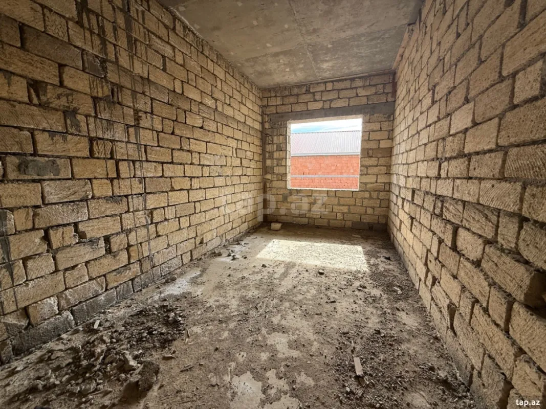 Satılır 6 otaqlı həyət evi