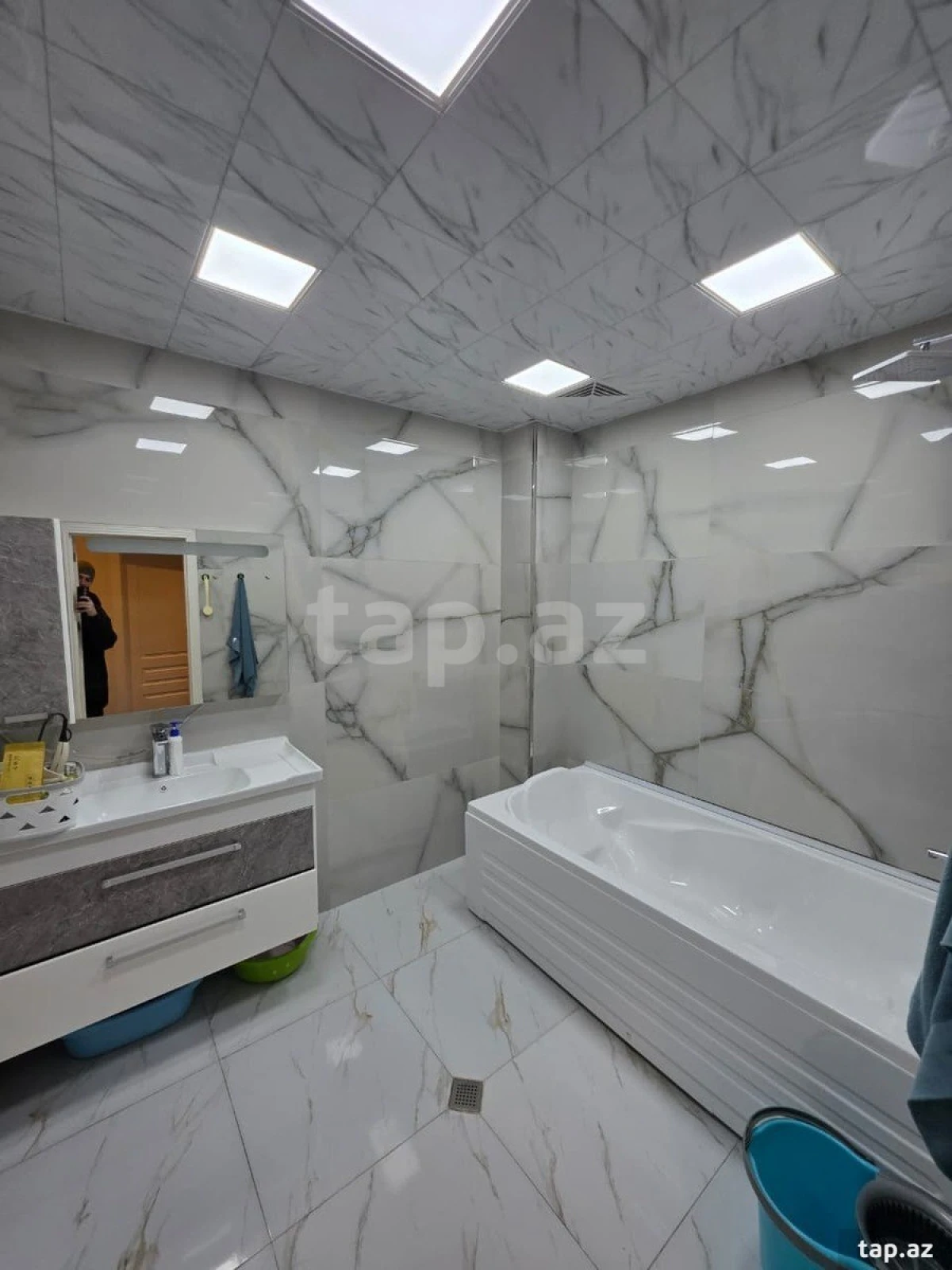 Kirayə verilir 3 otaqlı yeni tikili 124 m²