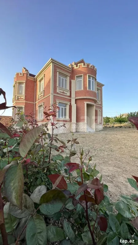 Satılır 7 otaqlı həyət evi