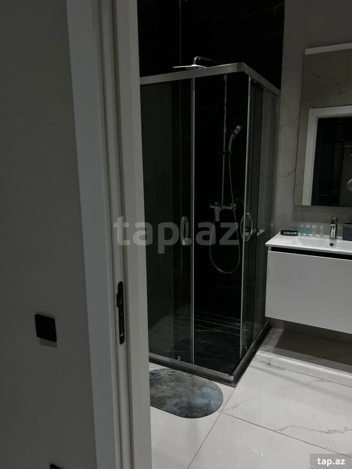 Kirayə verilir 2 otaqlı yeni tikili 72 m²