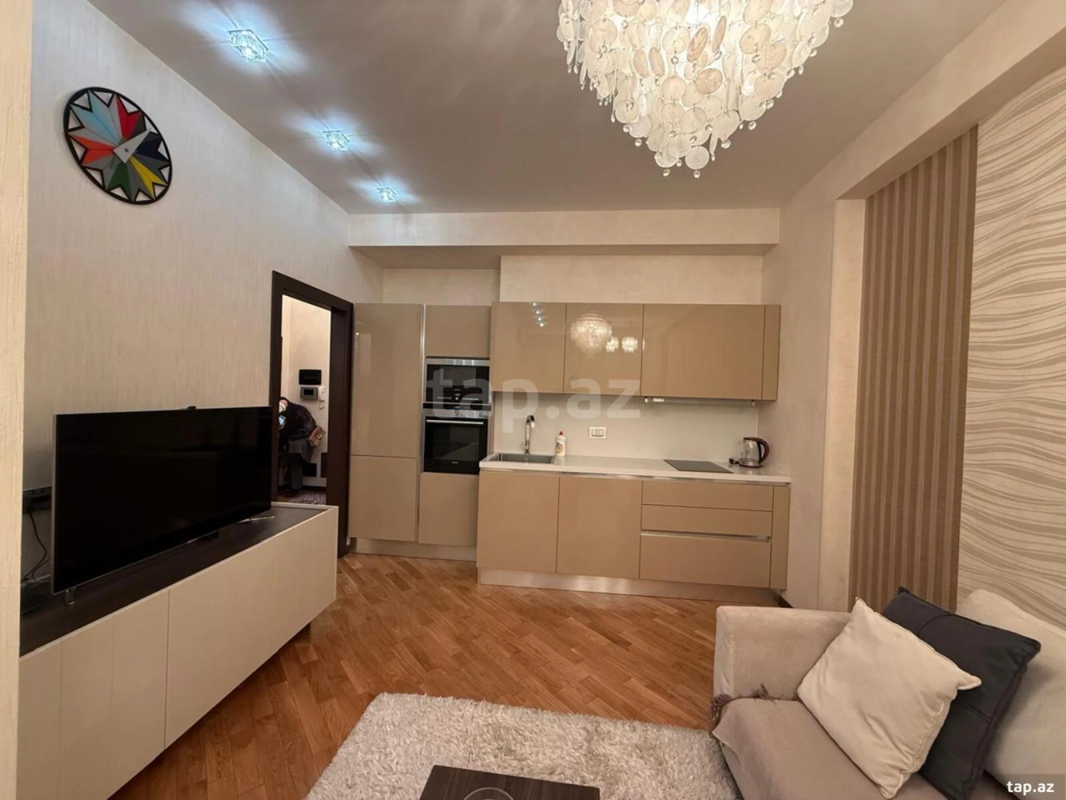 Kirayə verilir 2 otaqlı yeni tikili 70 m²