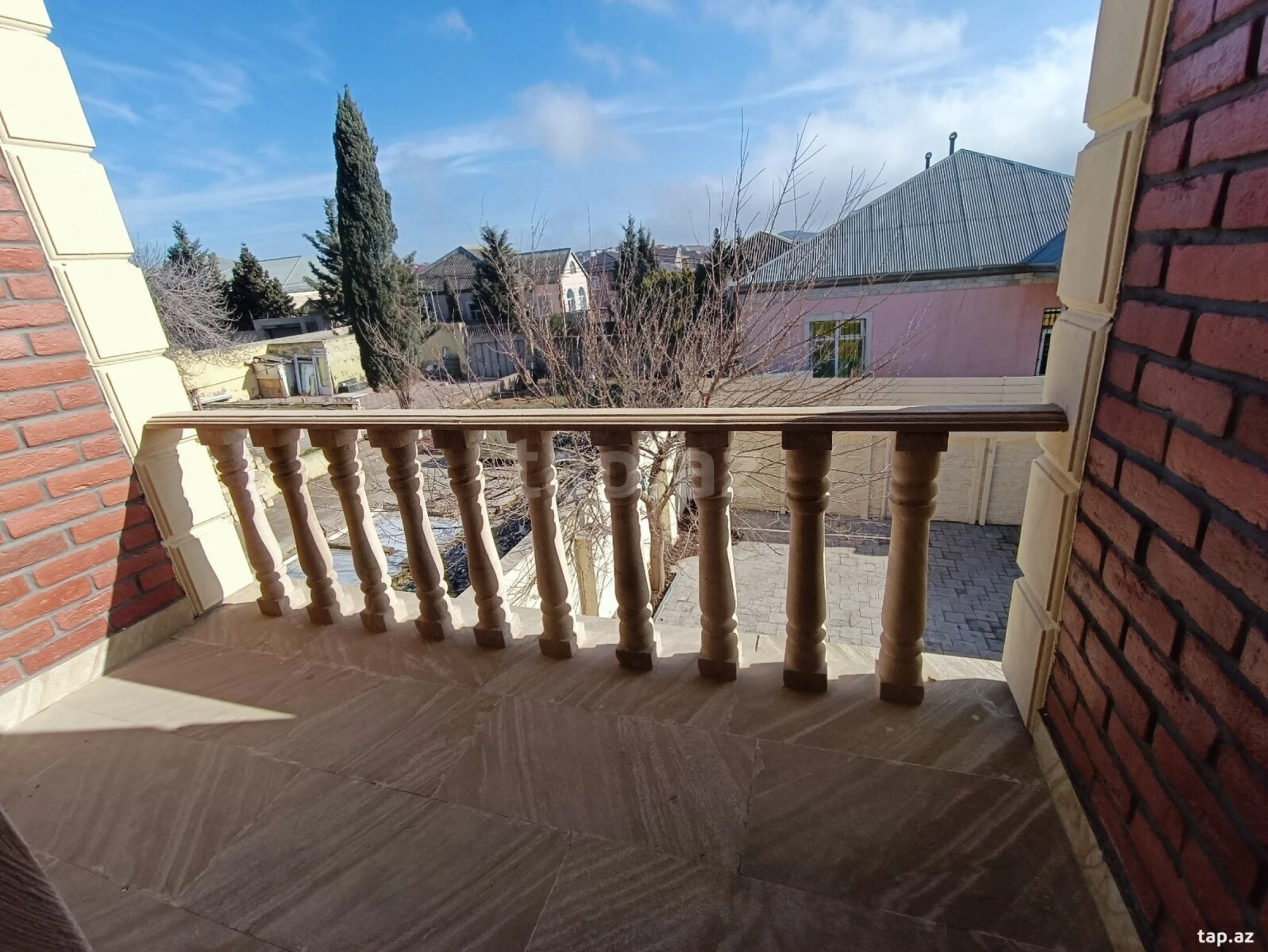 Satılır 5 otaqlı həyət evi 150 m²