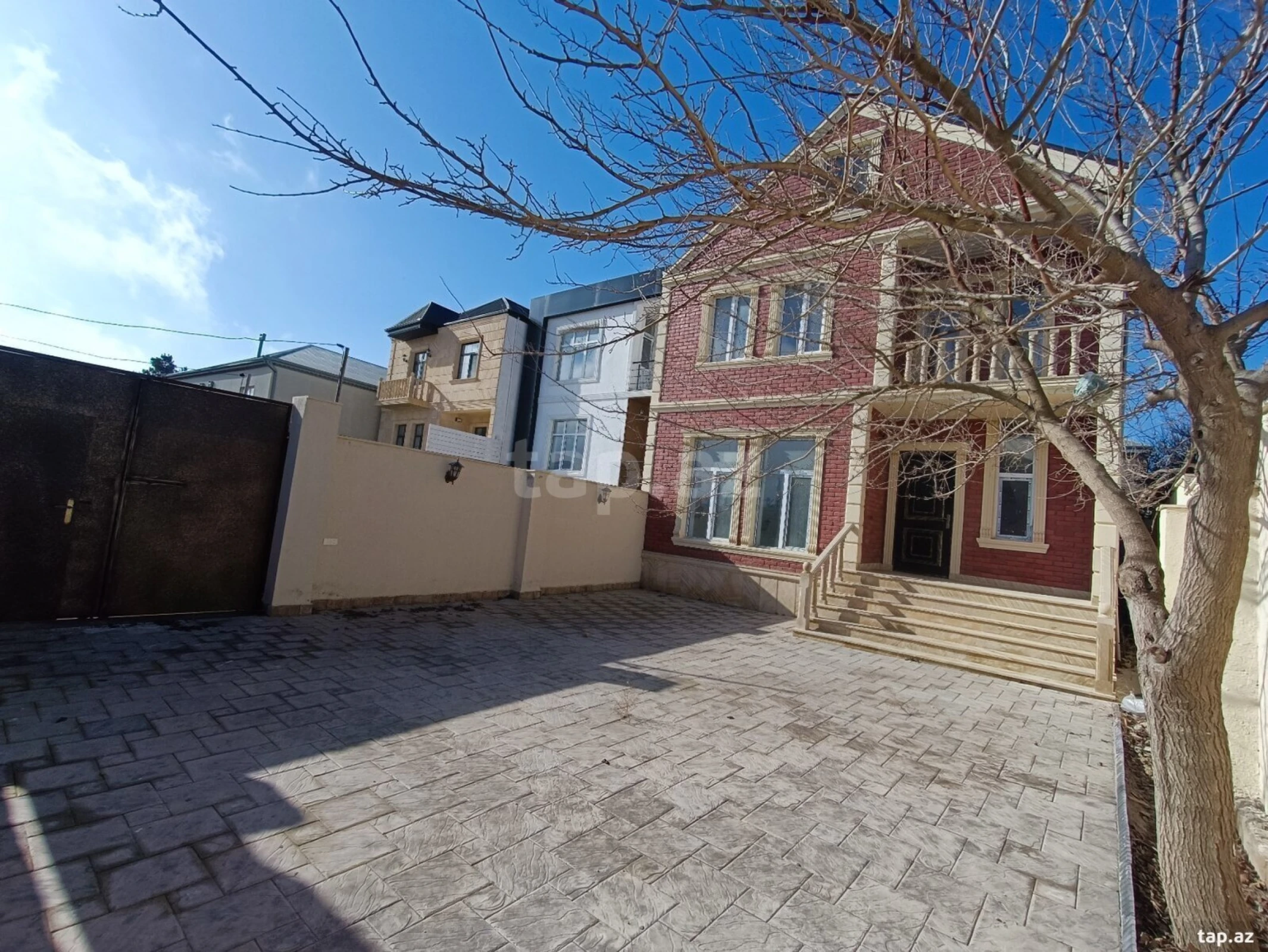 Satılır 5 otaqlı həyət evi 150 m²