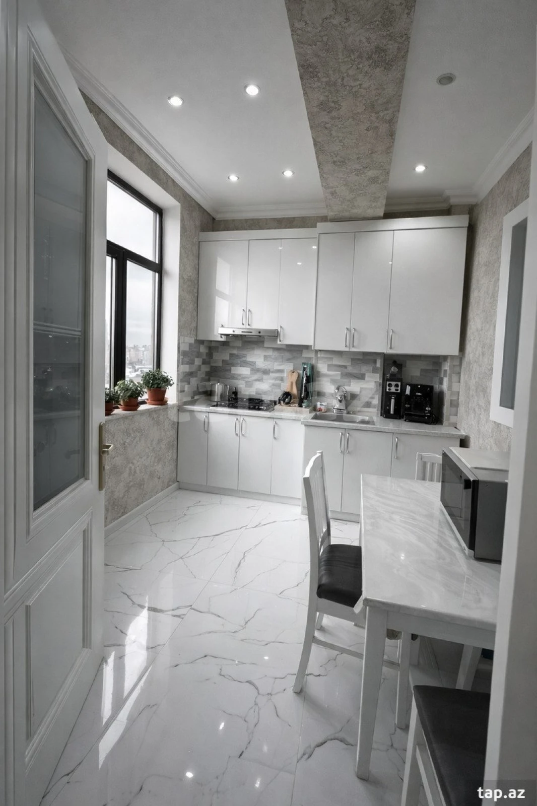 Satılır 2 otaqlı yeni tikili 60 m²