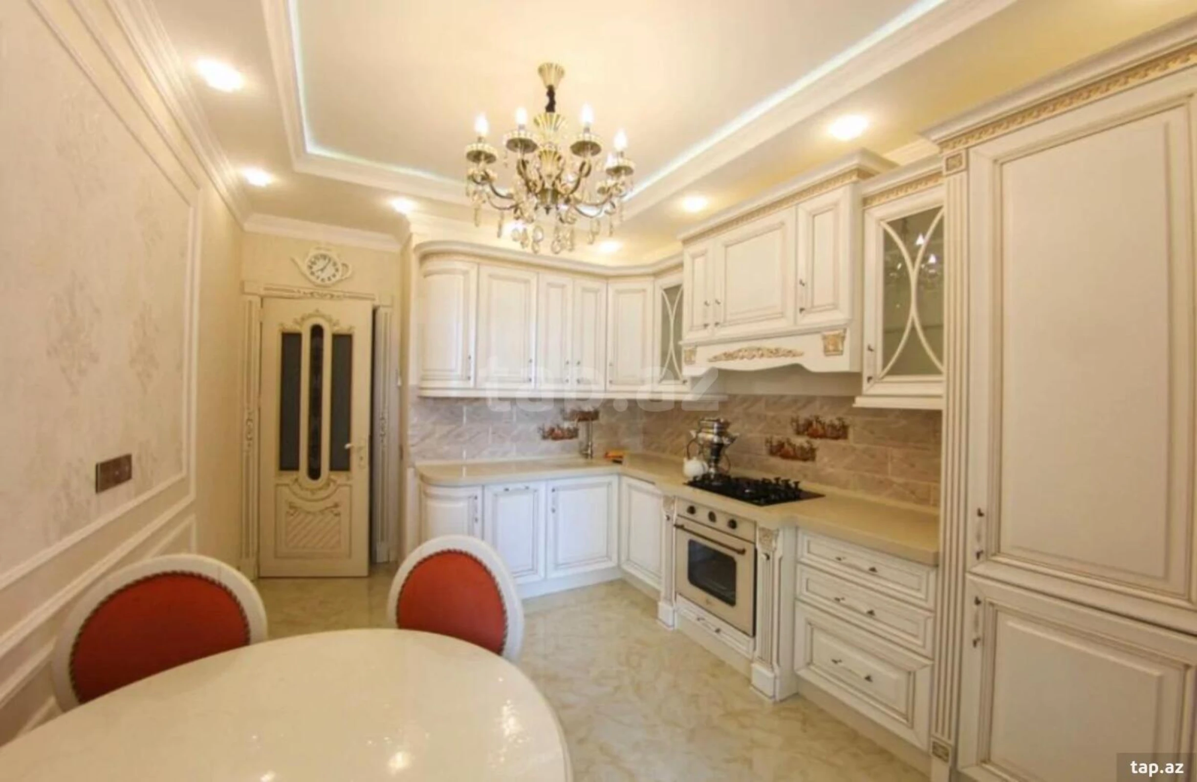 Kirayə verilir 3 otaqlı yeni tikili 148 m²