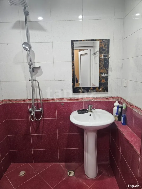 Kirayə verilir 2 otaqlı mənzil 70 m²