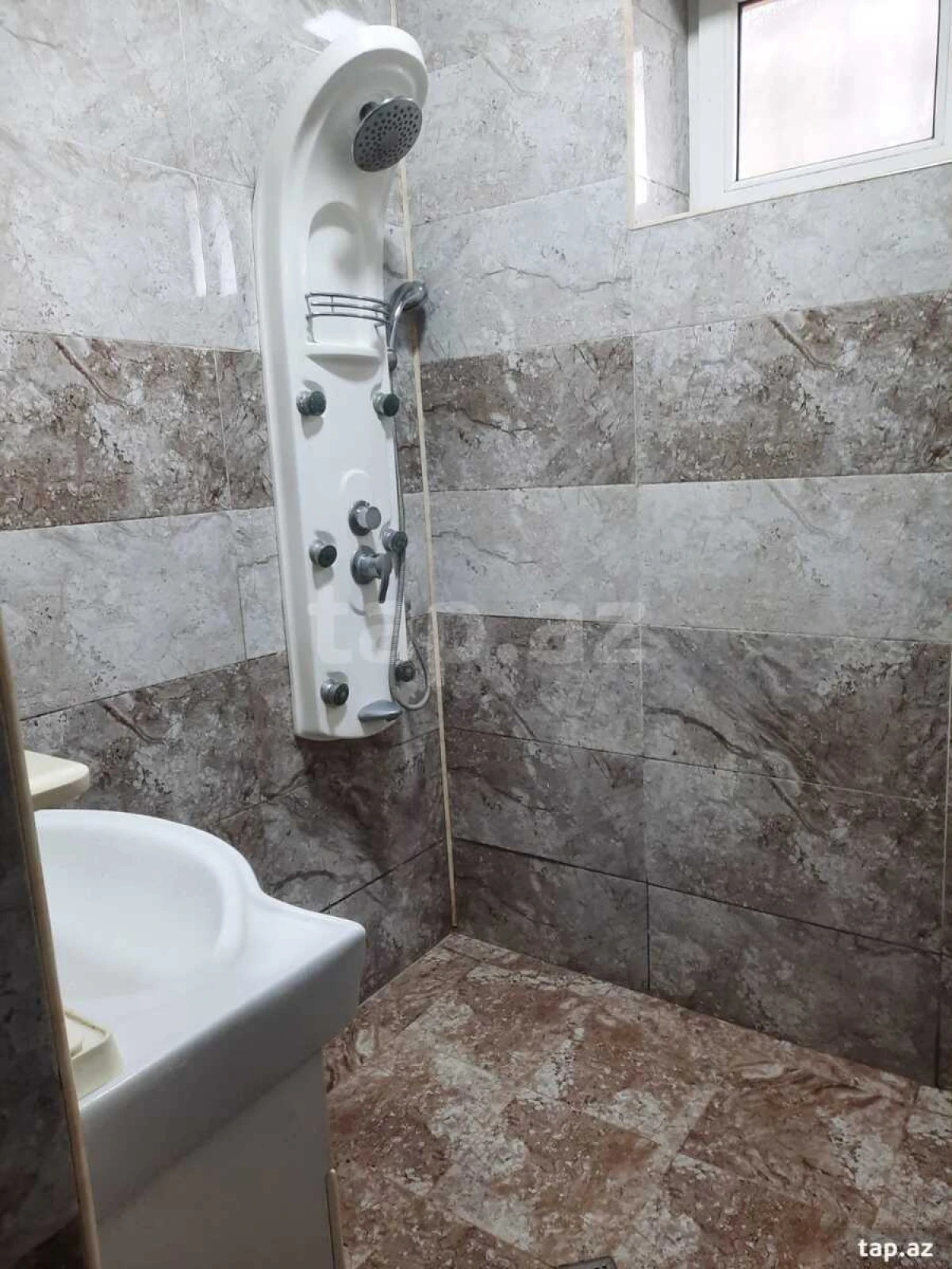 Satılır 5 otaqlı həyət evi