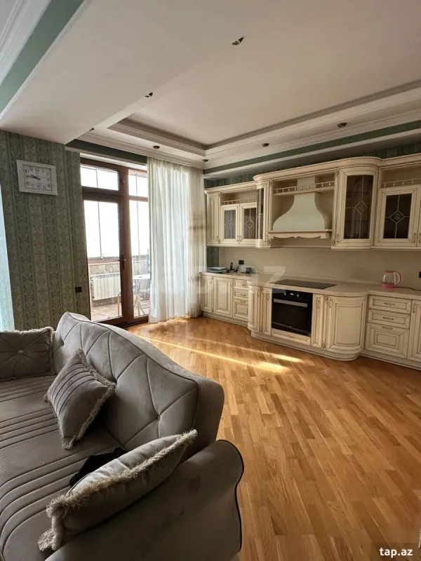 Kirayə verilir 3 otaqlı yeni tikili 110 m²