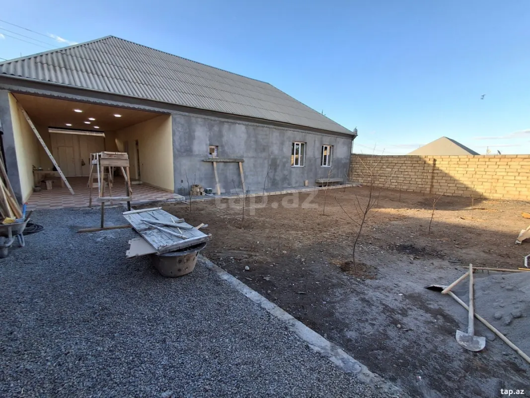 Satılır 4 otaqlı həyət evi