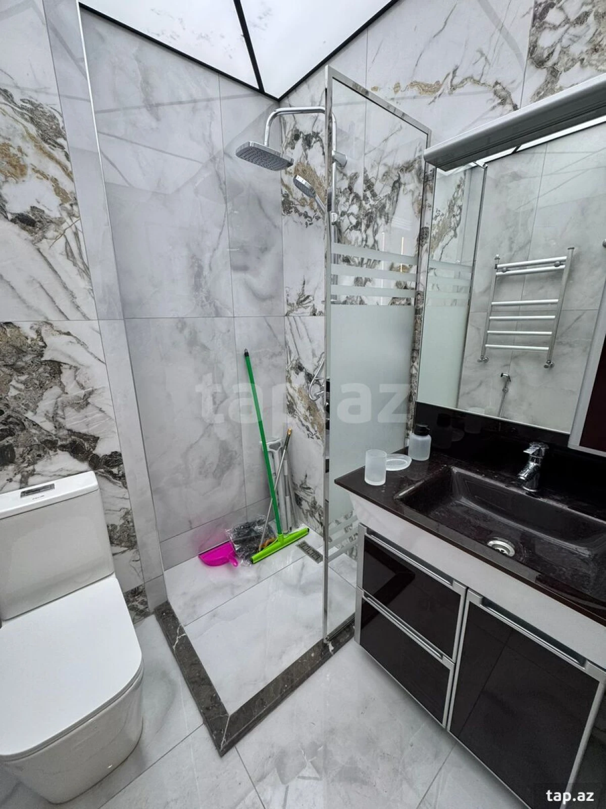 Kirayə verilir 5 otaqlı yeni tikili 140 m²