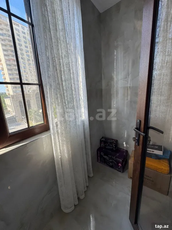 Kirayə verilir 5 otaqlı yeni tikili 140 m²