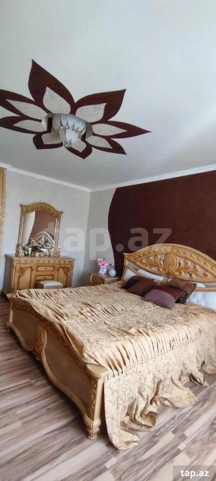 Satılır 6 otaqlı həyət evi