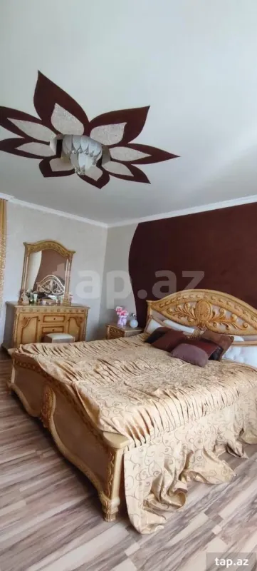 Satılır 6 otaqlı həyət evi