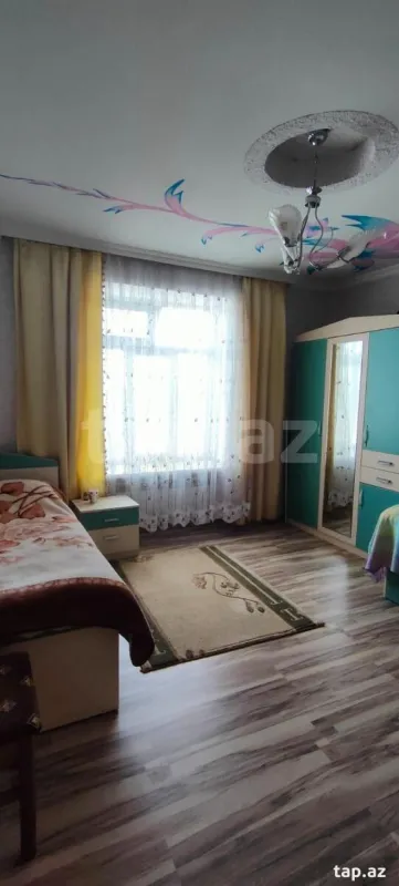 Satılır 6 otaqlı həyət evi