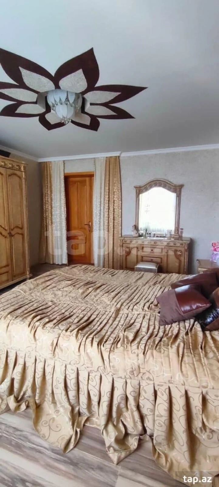 Satılır 6 otaqlı həyət evi