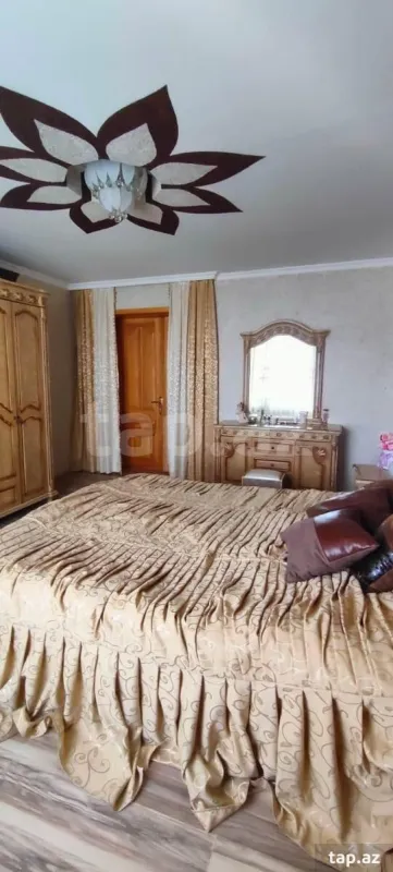 Satılır 6 otaqlı həyət evi