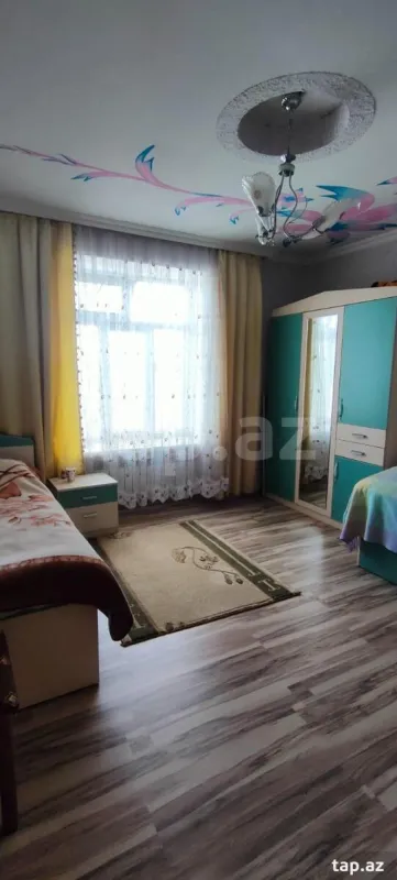 Satılır 6 otaqlı həyət evi