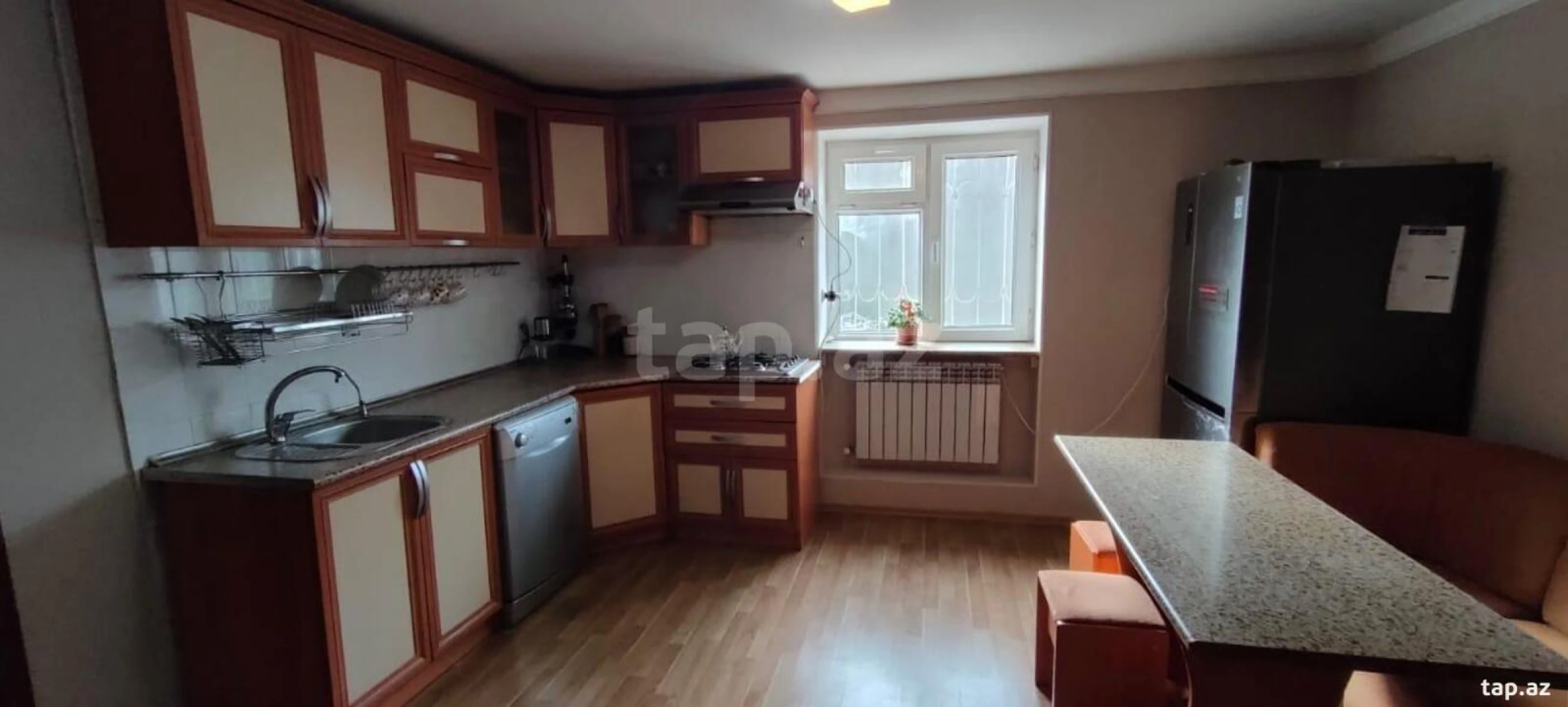 Satılır 6 otaqlı həyət evi