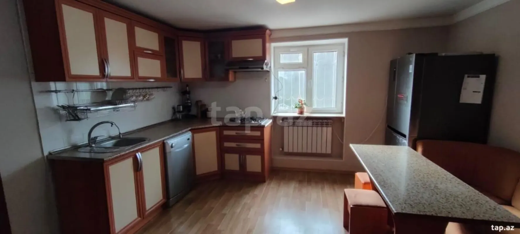 Satılır 6 otaqlı həyət evi